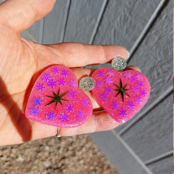 Starburst w Snowflakes Pink Heart Earrings, Resin Festive Holiday - Picture 3 of 6